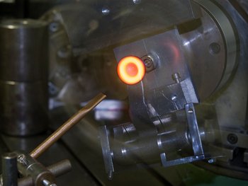 Diode laser used on contact zones of camshaft for hardening by Laserline diode lasers